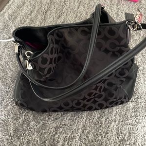 Beautiful bag no flaws. Comes from a smoke free home